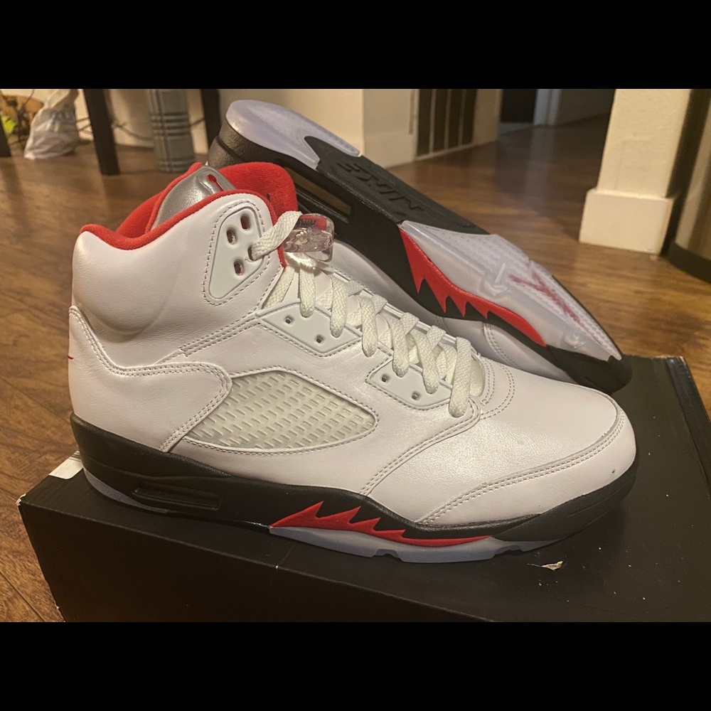 Nike Air Jordan 5 “Fire Red Silver Tongue” - Picture 2 of 13